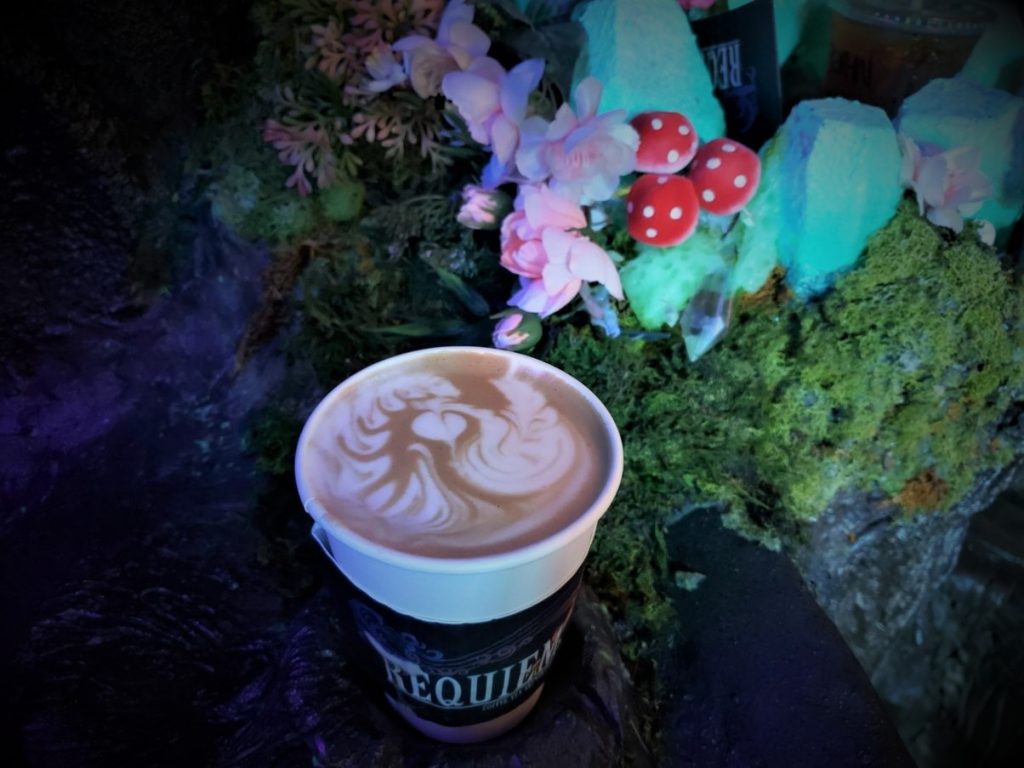 Award-winning latte artist makes beautiful latte art.