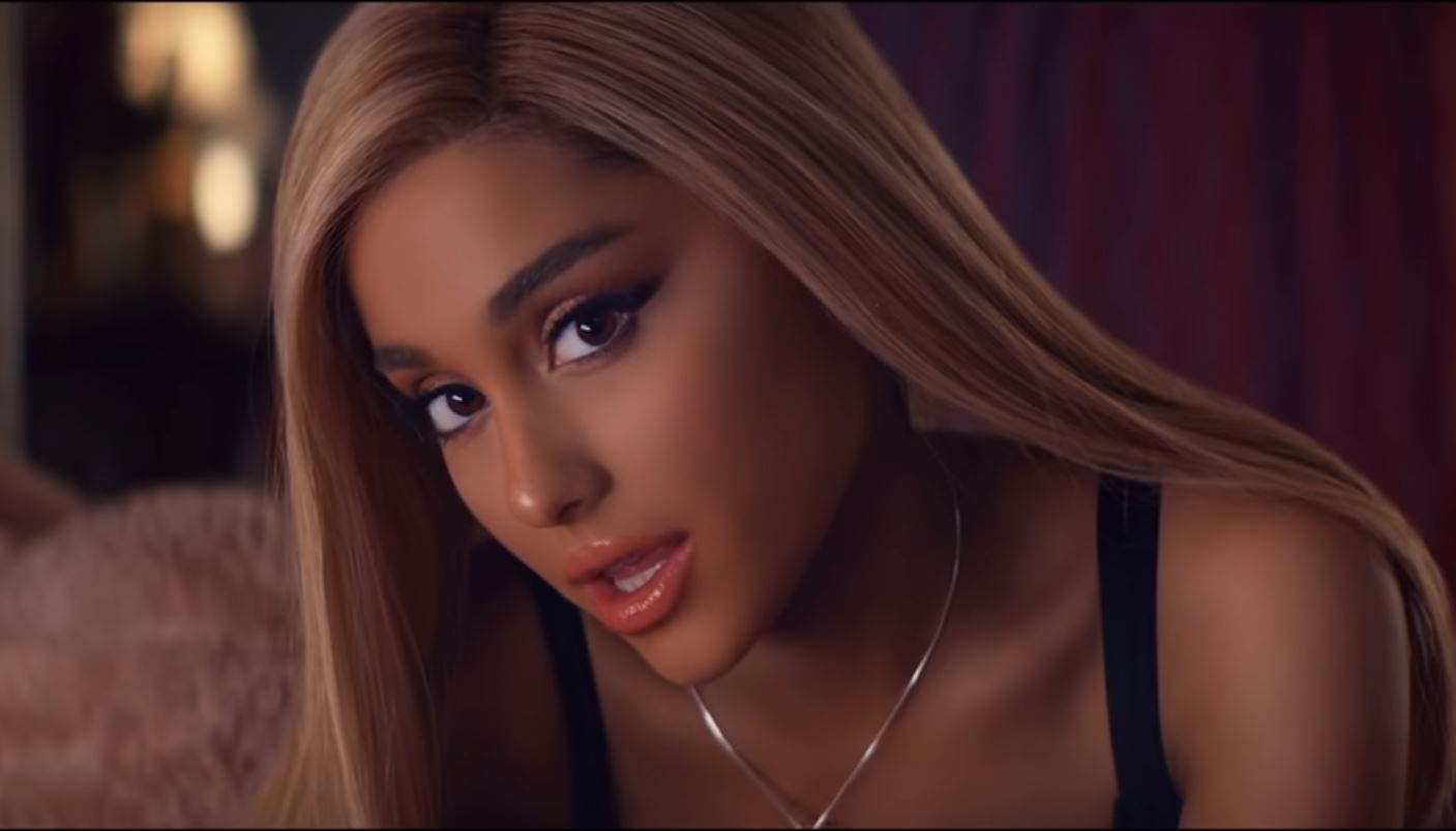 Ariana Grande suing Forever 21 for using 'lookalike' model - BBC Newsround