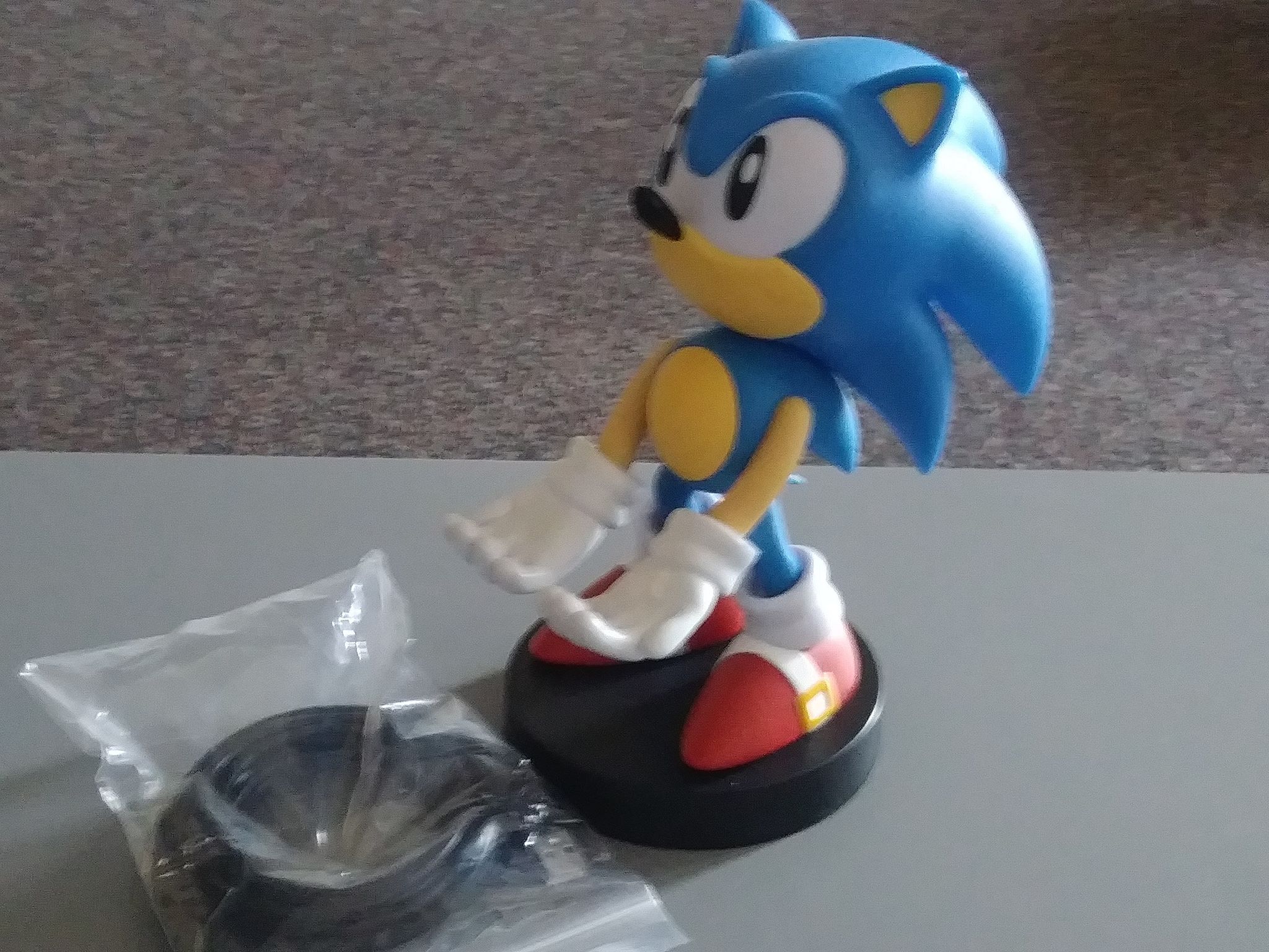 Check Out This Cute Sonic Phone & Controller Holder!