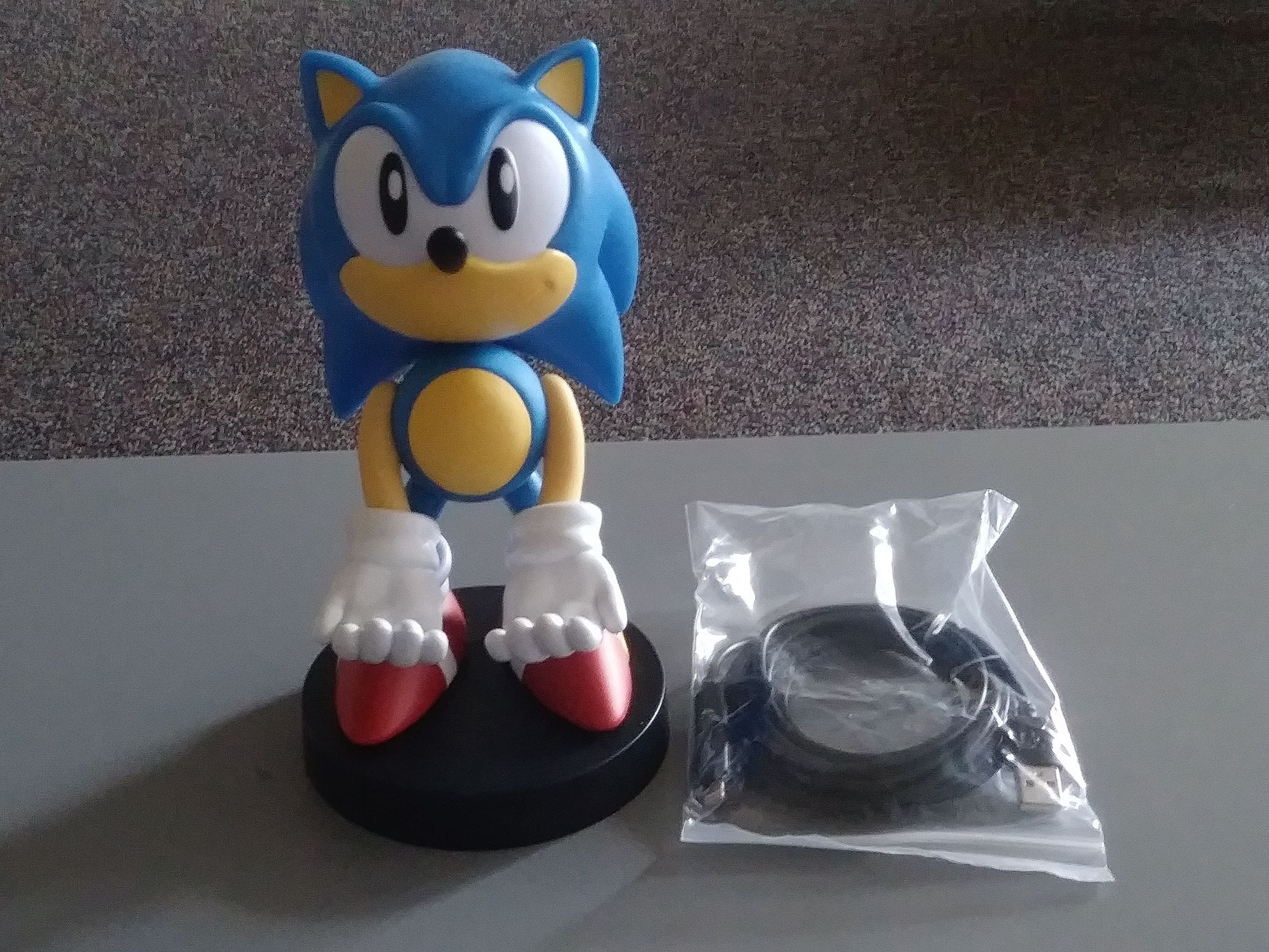 Check Out This Cute Sonic Phone & Controller Holder!