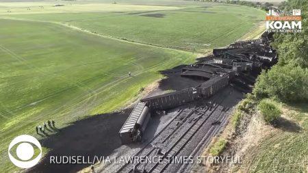 Train derailed in Kansas with coal spilled off the track