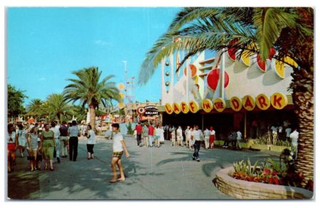 Postcard of Pontchartrain Beach amusement park, New Orleans.
