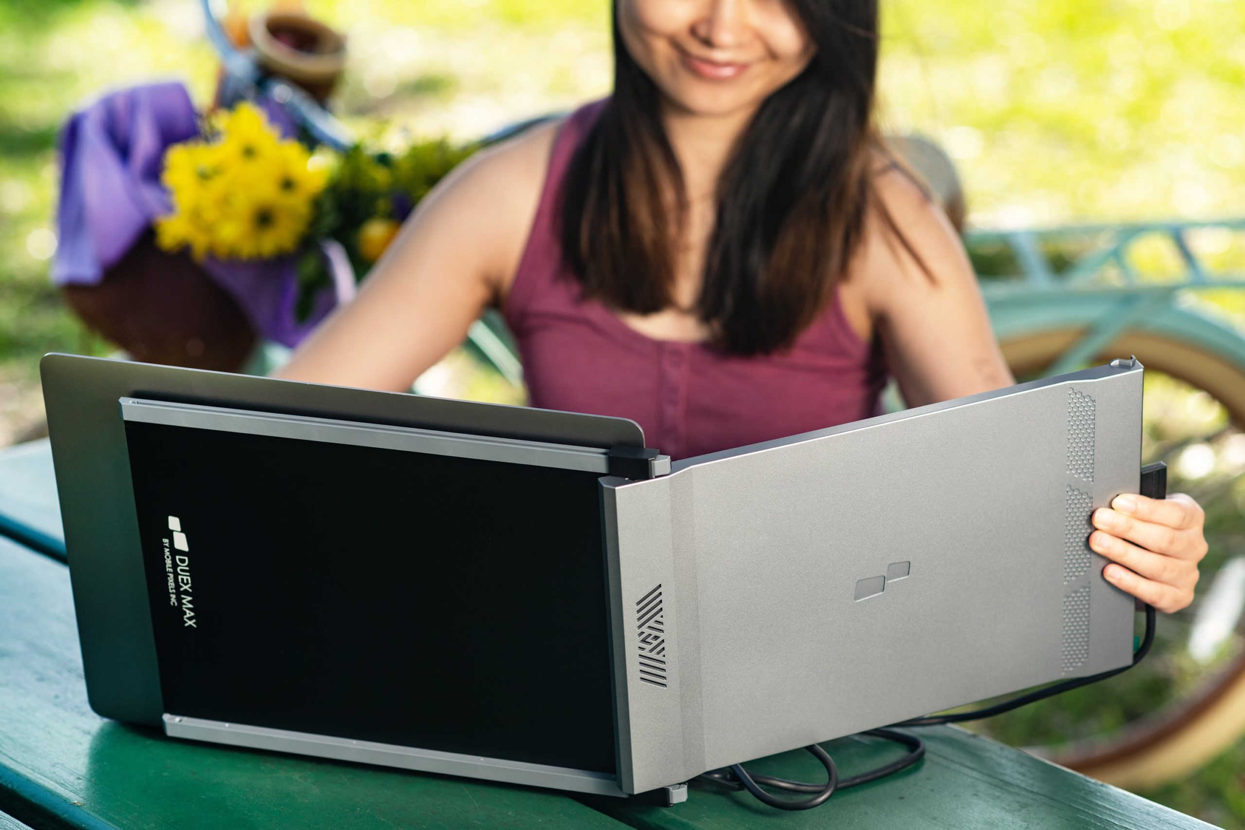 Uses of a Second Portable Monitor for Laptop while Travelling
