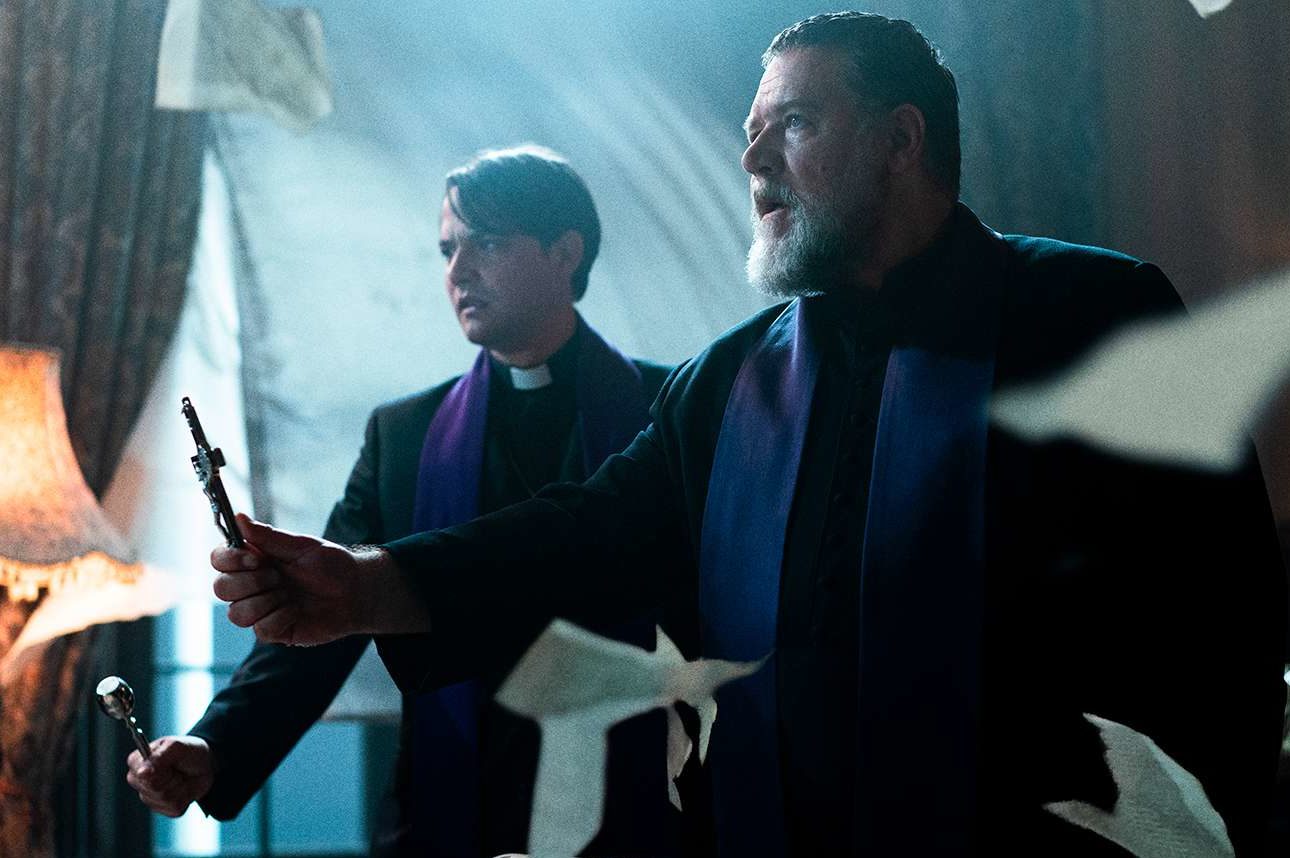 Russell Crowe Has 199 Ways To Exorcise Demons In "The Pope's Exorcist ...