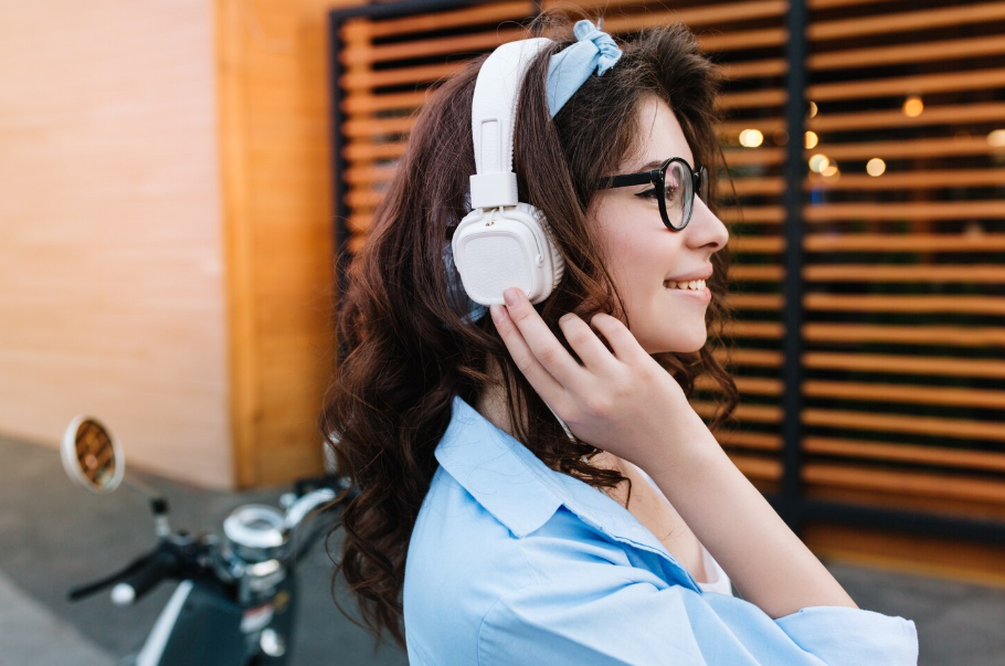 JBL Headphones: Superior Sound Quality and Ultimate Listening Experience